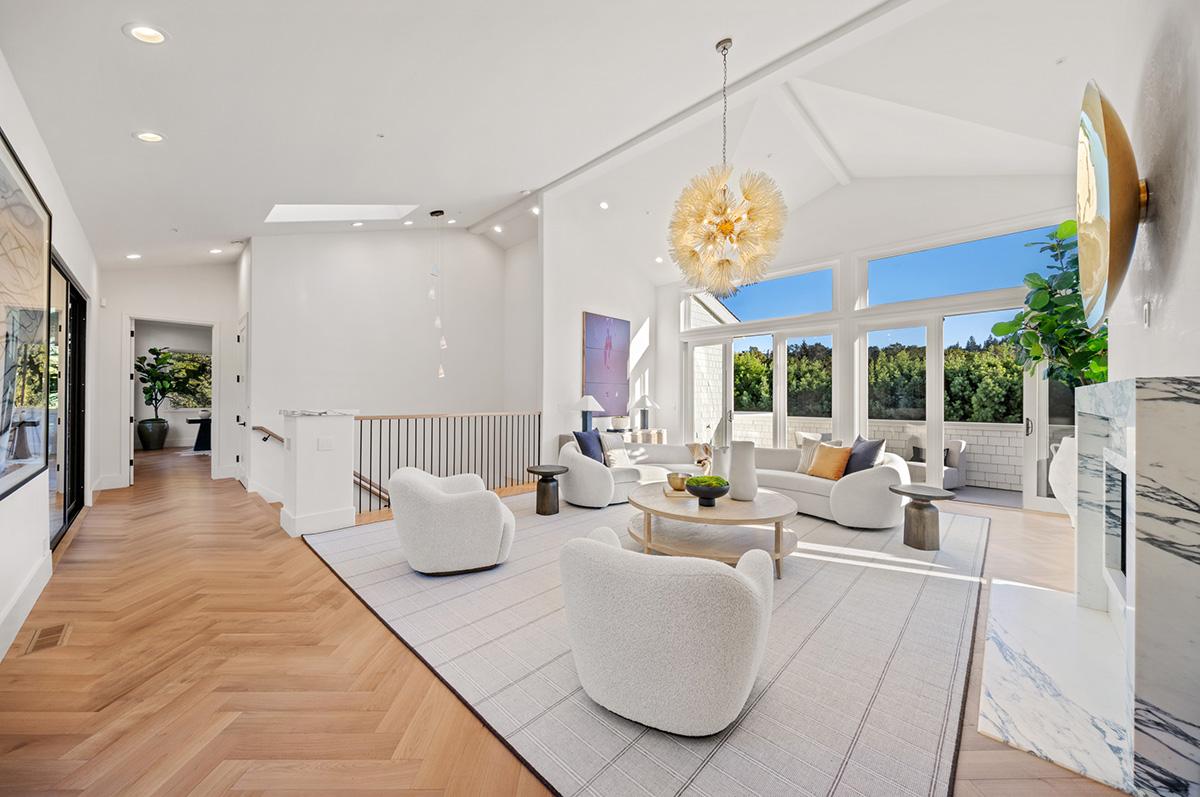 300 Goodhill Road - Interior Living Room