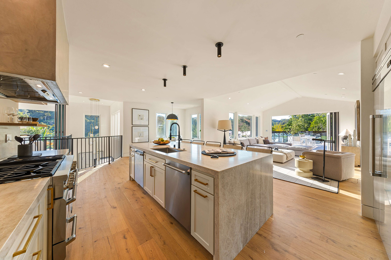 87 Laurel Grove Avenue, Ross #80